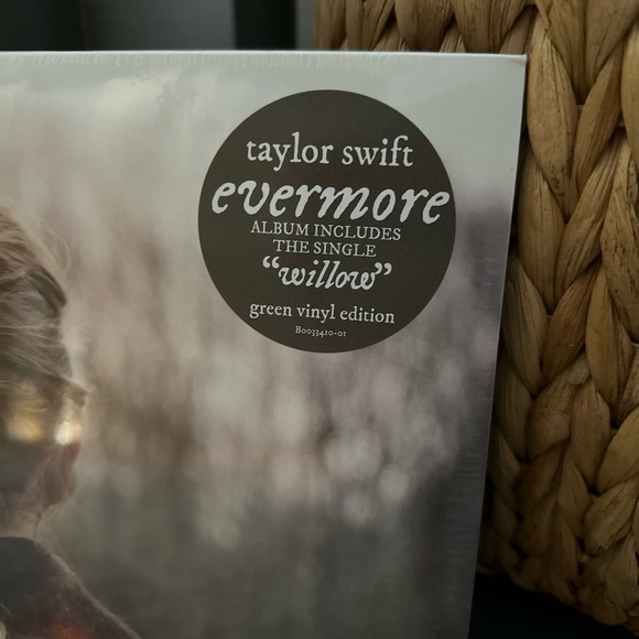 Taylor Swift Evermore Vinyl - Translucent Green - Picture 3 of 6